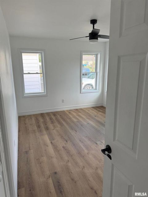 Tiny photo for 924 N ALMOND Street, Carbondale, IL 62901 (MLS # EB459500)