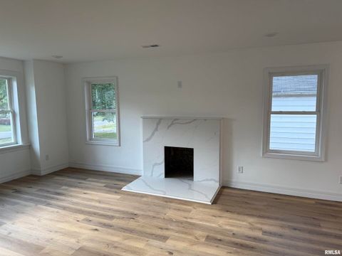 Tiny photo for 924 N ALMOND Street, Carbondale, IL 62901 (MLS # EB459500)