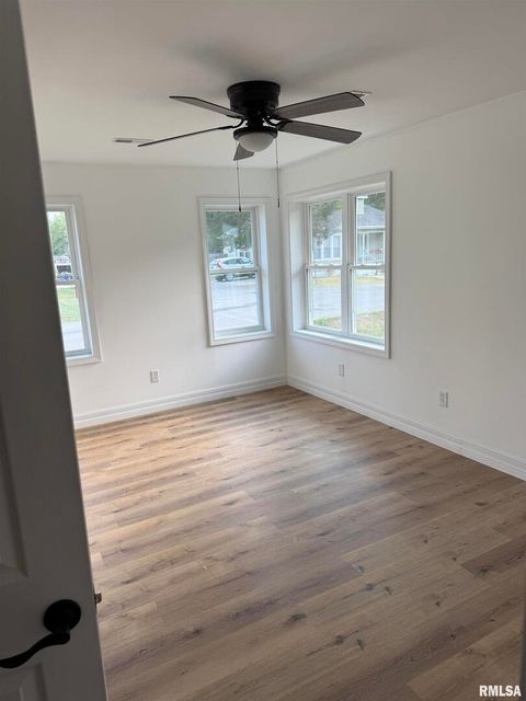 Tiny photo for 924 N ALMOND Street, Carbondale, IL 62901 (MLS # EB459500)