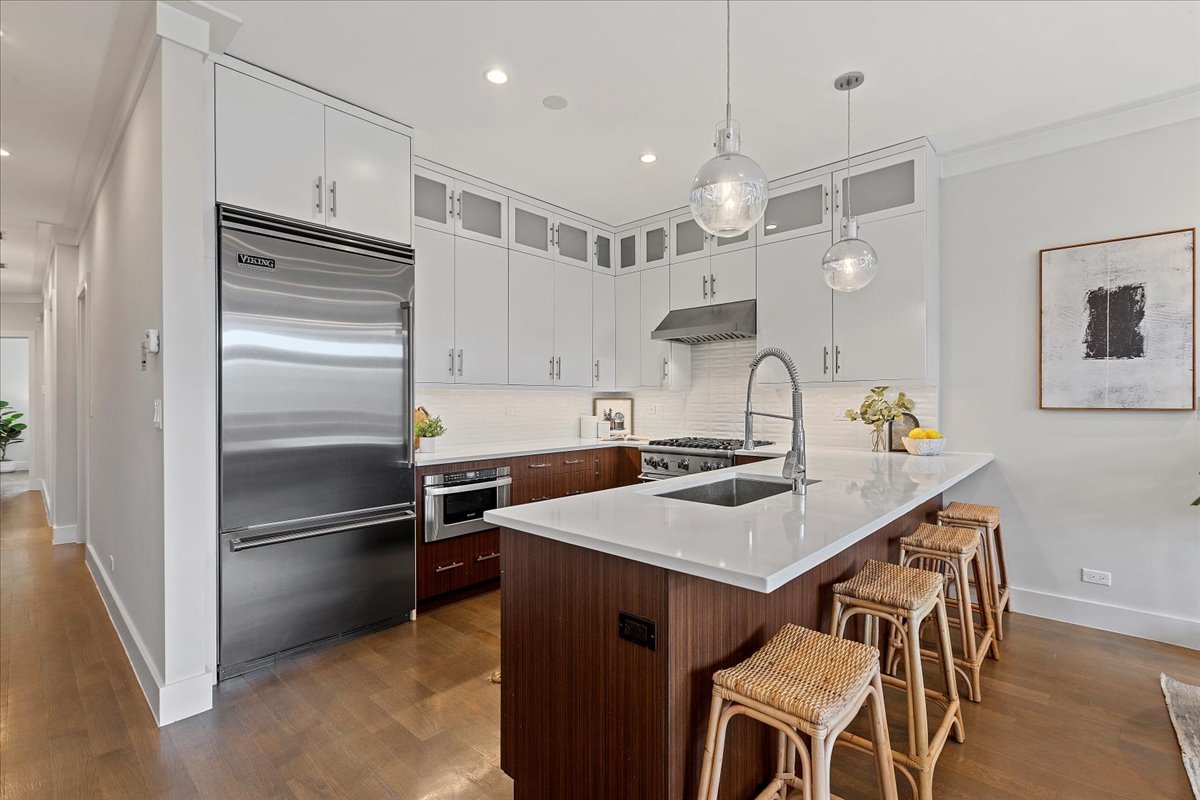 2657 N Bosworth Avenue 3S