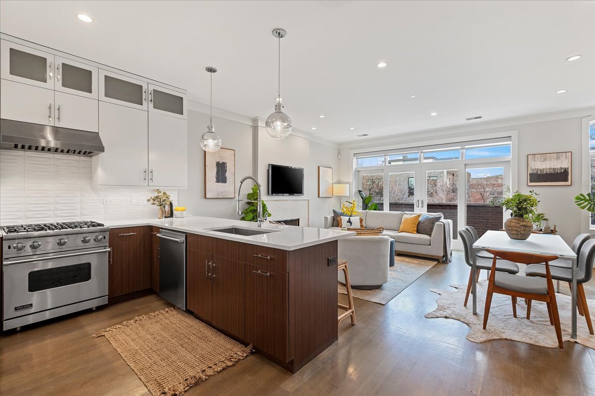 2657 N Bosworth Avenue 3S