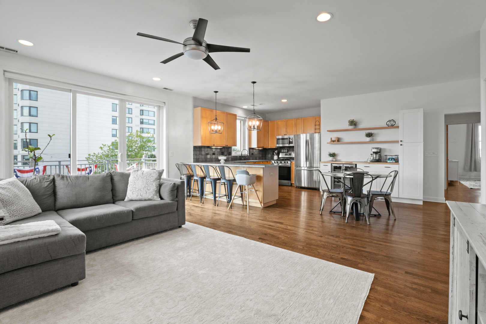 2058 N Western Avenue 403