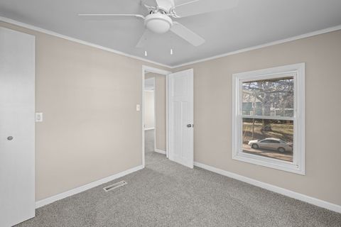 Tiny photo for 402 E Pleasant Street, Davenport, IA 52803 (MLS # 12614046)