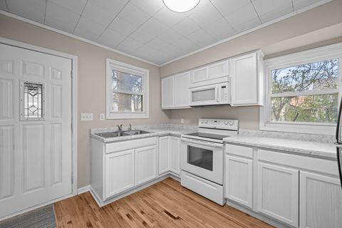 Tiny photo for 402 E Pleasant Street, Davenport, IA 52803 (MLS # 12614046)