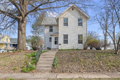 Tiny photo for 402 E Pleasant Street, Davenport, IA 52803 (MLS # 12614046)