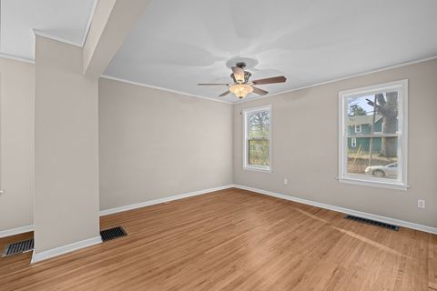 Tiny photo for 402 E Pleasant Street, Davenport, IA 52803 (MLS # 12614046)