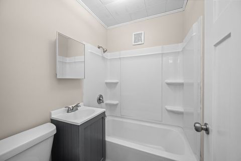 Tiny photo for 402 E Pleasant Street, Davenport, IA 52803 (MLS # 12614046)