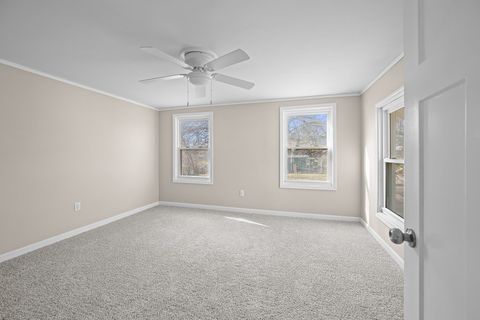 Tiny photo for 402 E Pleasant Street, Davenport, IA 52803 (MLS # 12614046)