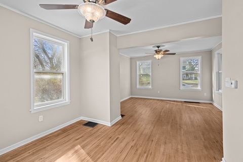 Tiny photo for 402 E Pleasant Street, Davenport, IA 52803 (MLS # 12614046)