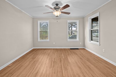 Tiny photo for 402 E Pleasant Street, Davenport, IA 52803 (MLS # 12614046)