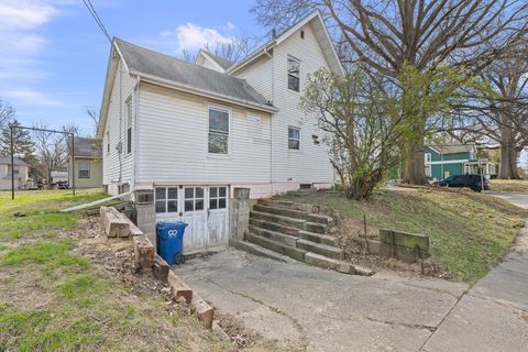 Tiny photo for 402 E Pleasant Street, Davenport, IA 52803 (MLS # 12614046)