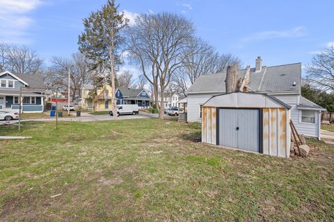 Tiny photo for 402 E Pleasant Street, Davenport, IA 52803 (MLS # 12614046)