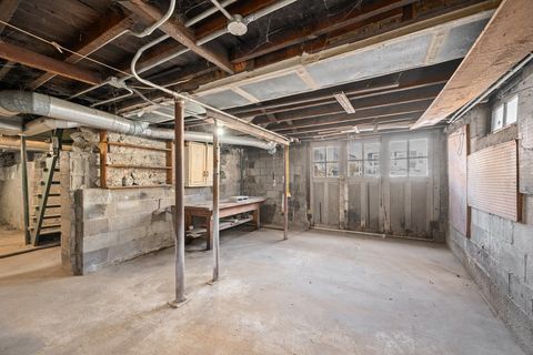 Tiny photo for 402 E Pleasant Street, Davenport, IA 52803 (MLS # 12614046)