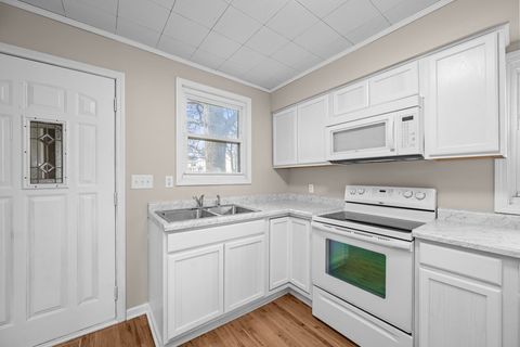 Tiny photo for 402 E Pleasant Street, Davenport, IA 52803 (MLS # 12614046)