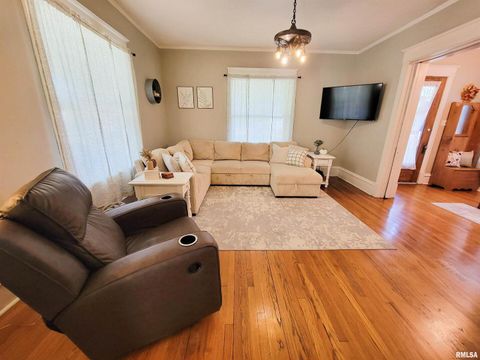 Tiny photo for 216 E 3RD Street, Flora, IL 62839 (MLS # EB460093)