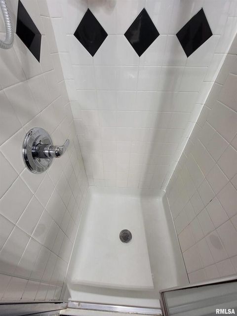 Tiny photo for 216 E 3RD Street, Flora, IL 62839 (MLS # EB460093)