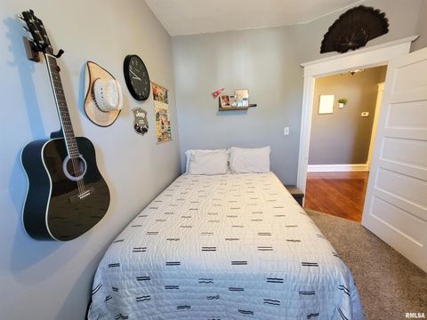 Tiny photo for 216 E 3RD Street, Flora, IL 62839 (MLS # EB460093)