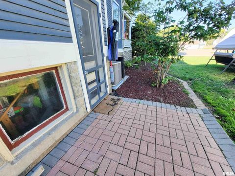 Tiny photo for 216 E 3RD Street, Flora, IL 62839 (MLS # EB460093)