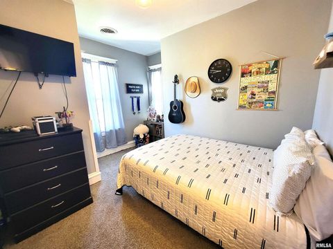 Tiny photo for 216 E 3RD Street, Flora, IL 62839 (MLS # EB460093)