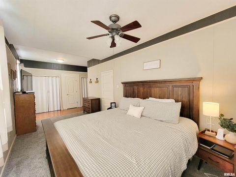 Tiny photo for 216 E 3RD Street, Flora, IL 62839 (MLS # EB460093)