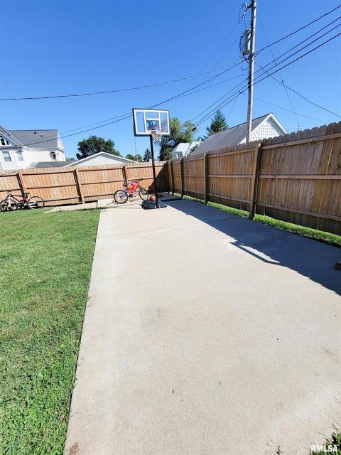 Tiny photo for 216 E 3RD Street, Flora, IL 62839 (MLS # EB460093)