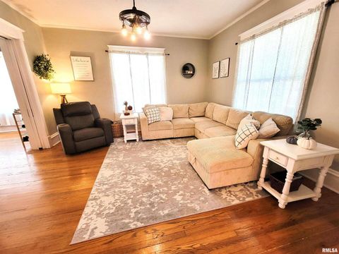 Tiny photo for 216 E 3RD Street, Flora, IL 62839 (MLS # EB460093)