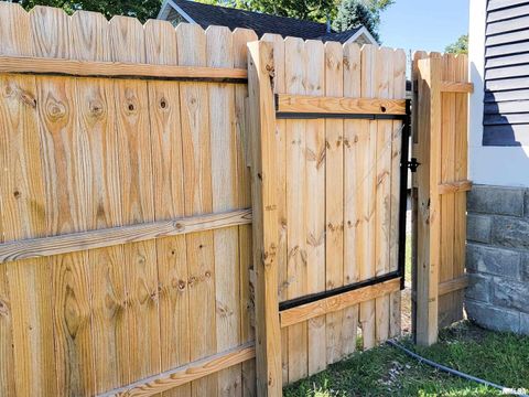 Tiny photo for 216 E 3RD Street, Flora, IL 62839 (MLS # EB460093)