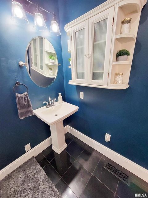 Tiny photo for 216 E 3RD Street, Flora, IL 62839 (MLS # EB460093)