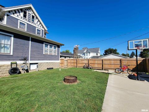 Tiny photo for 216 E 3RD Street, Flora, IL 62839 (MLS # EB460093)