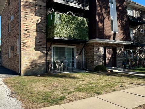 Tiny photo for 7008 Oconnell Drive #201, Chicago Ridge, IL 60415 (MLS # 12504401)