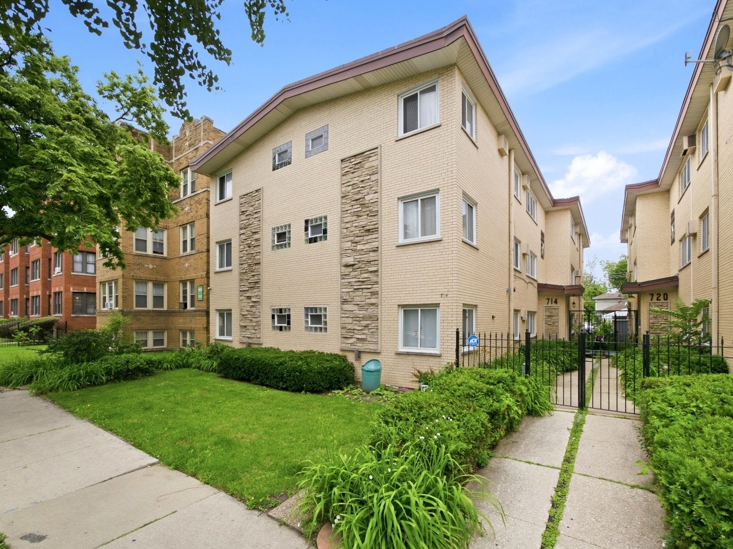 714 N Austin Boulevard 202