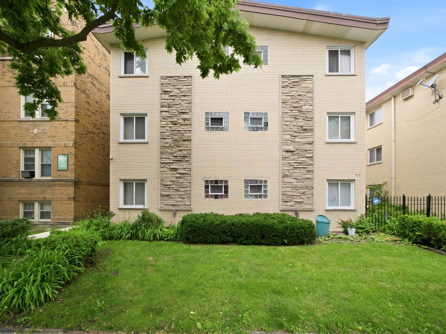 714 N Austin Boulevard 202