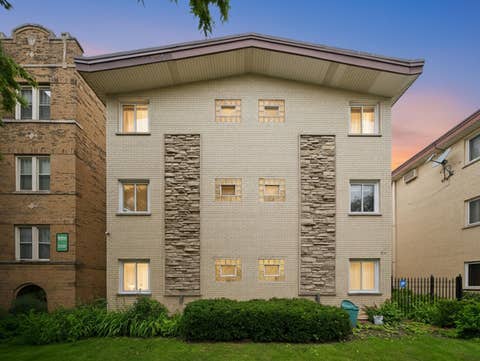 Tiny photo for 714 N Austin Boulevard #202, Oak Park, IL 60302 (MLS # 12702355)