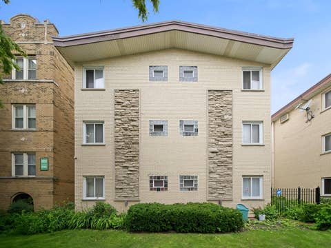 Photo of 714 N Austin Boulevard #202, Oak Park, IL 60302 (MLS # 12702355)