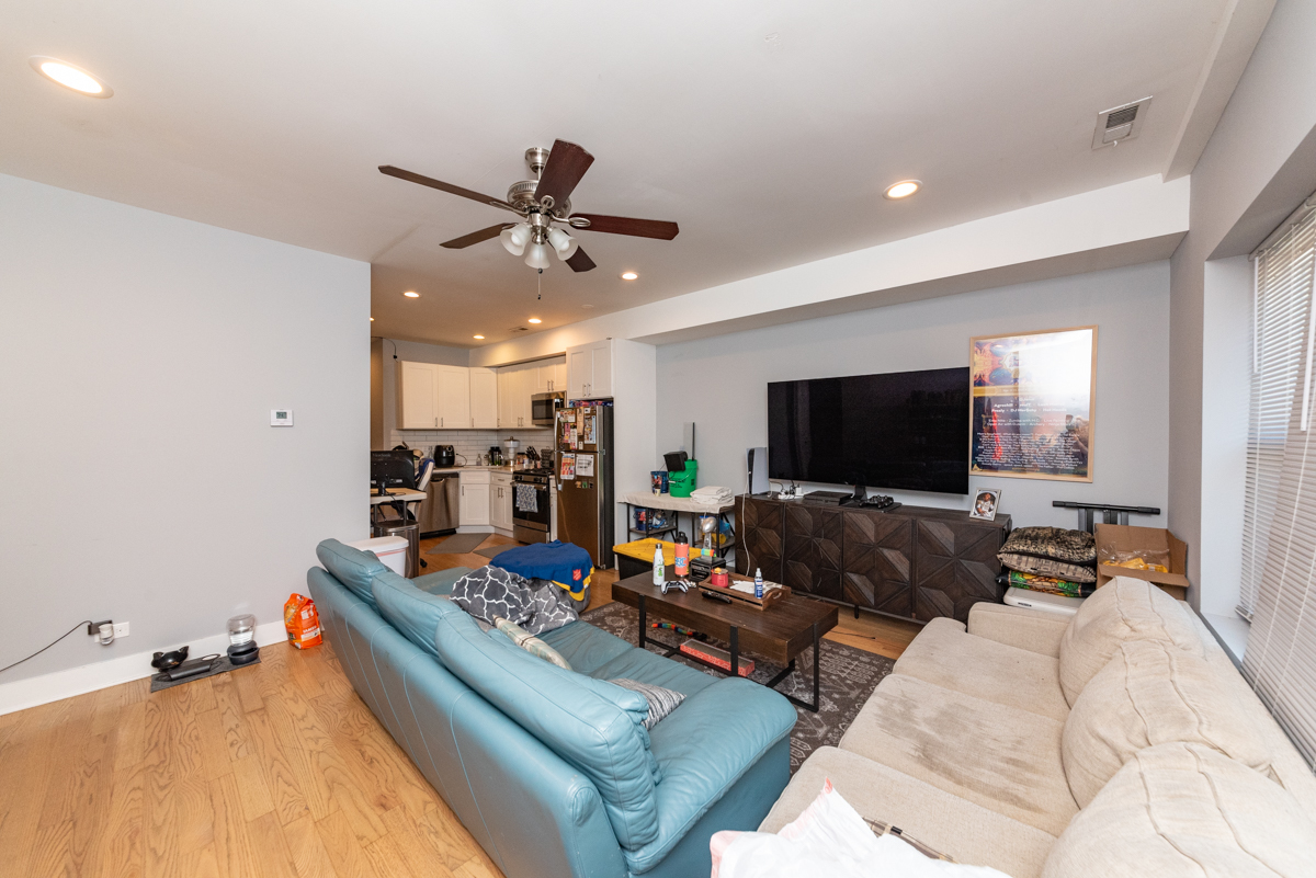 2437 N Ashland Avenue 1F