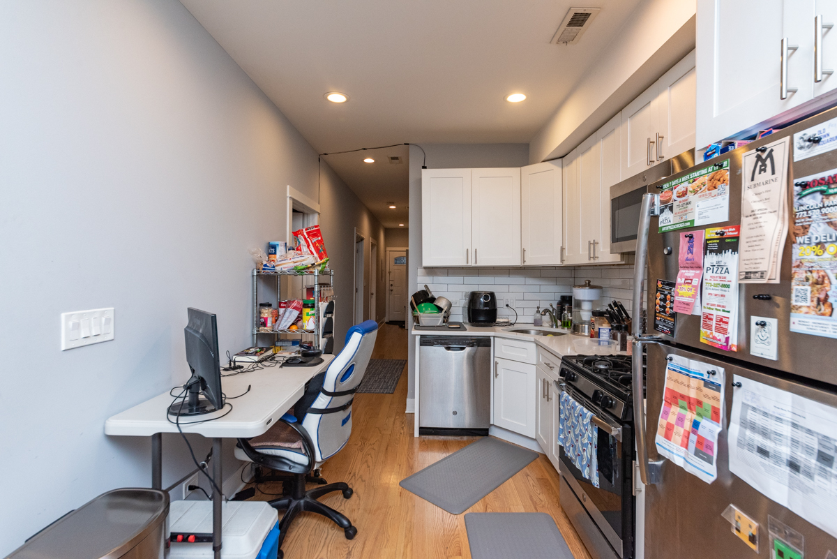 2437 N Ashland Avenue 1F