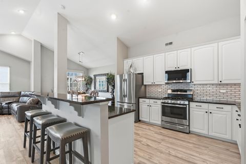 Tiny photo for 1890 Havenshire Road #1890, Aurora, IL 60502 (MLS # 12615630)