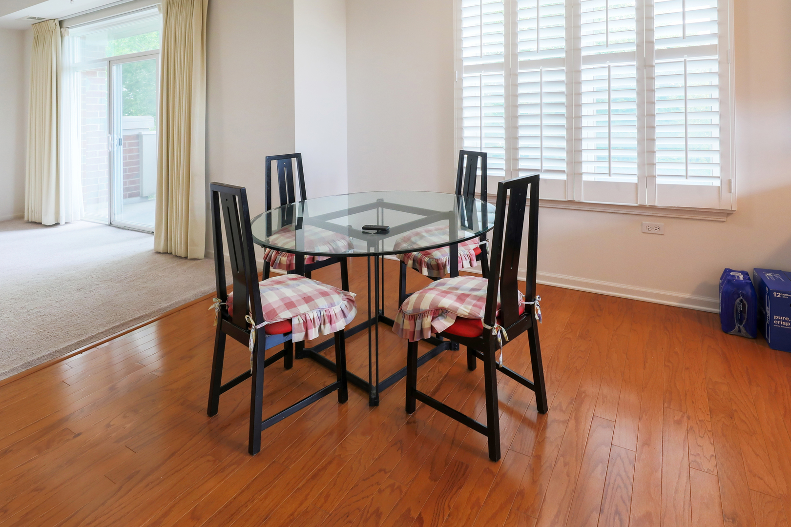 77 N Quentin Road 414