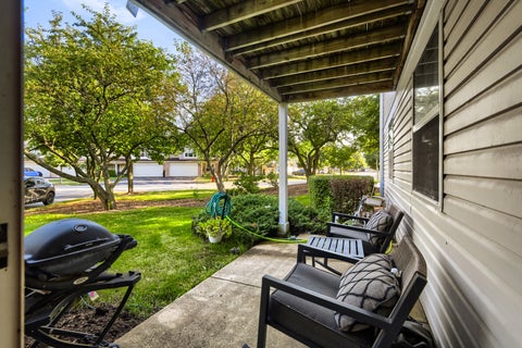 Tiny photo for 75 LARCH Court #Z1, Schaumburg, IL 60193 (MLS # 12759797)