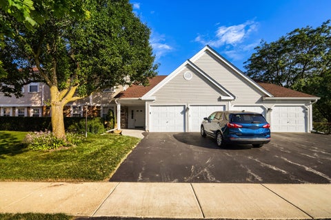 Photo of 75 LARCH Court #Z1, Schaumburg, IL 60193 (MLS # 12759797)
