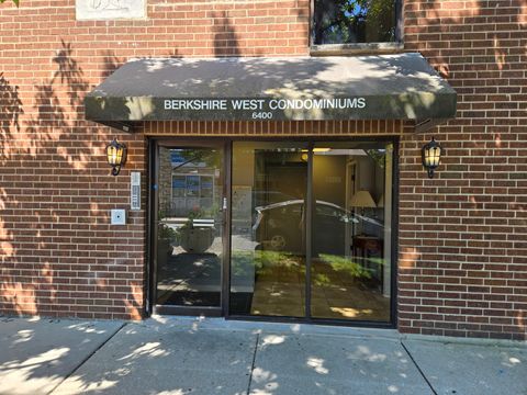 Photo of 6400 N Sacramento Avenue #205, Chicago, IL 60645 (MLS # 12482198)