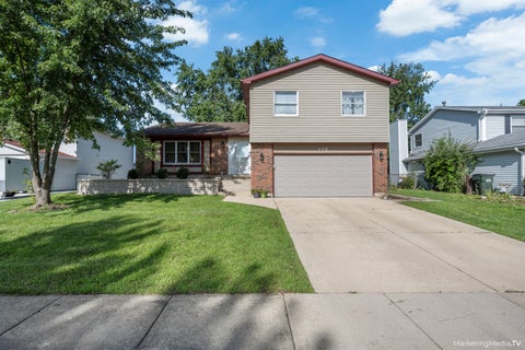 Photo of 490 Heather Lane, Carol Stream, IL 60188 (MLS # 12681093)