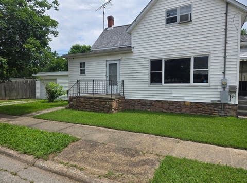 Photo of 128 W Homer Avenue, Harrisburg, IL 62946 (MLS # 12694400)