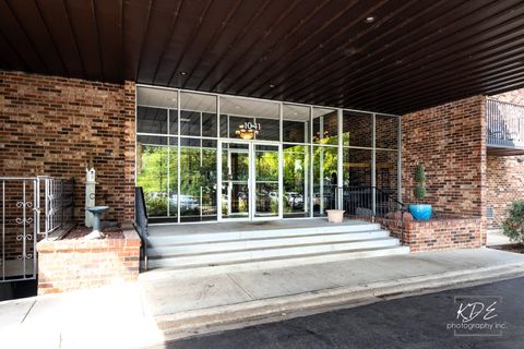 Photo of 1041 W Ogden Avenue #2-121, Naperville, IL 60563 (MLS # 12469496)