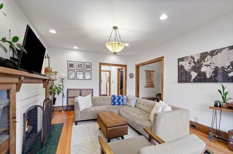 Tiny photo for 3707 N Wilton Avenue #2, Chicago, IL 60613 (MLS # 12593070)