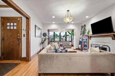 Tiny photo for 3707 N Wilton Avenue #2, Chicago, IL 60613 (MLS # 12593070)