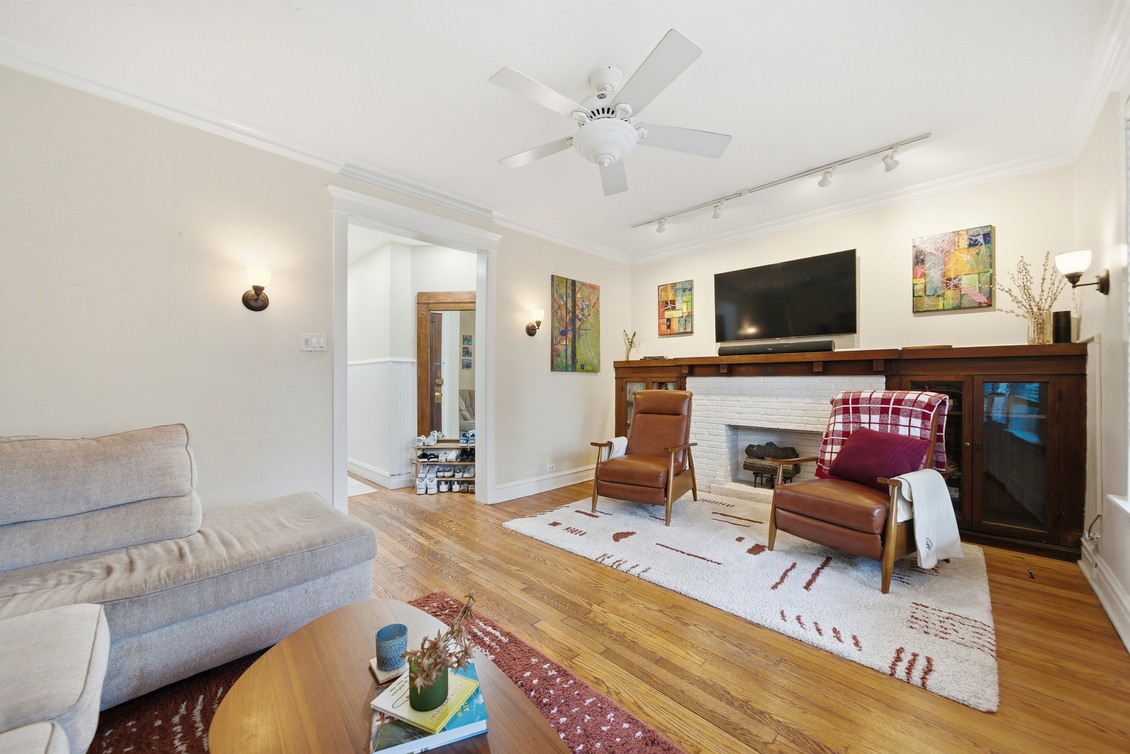 1539 W Addison Street