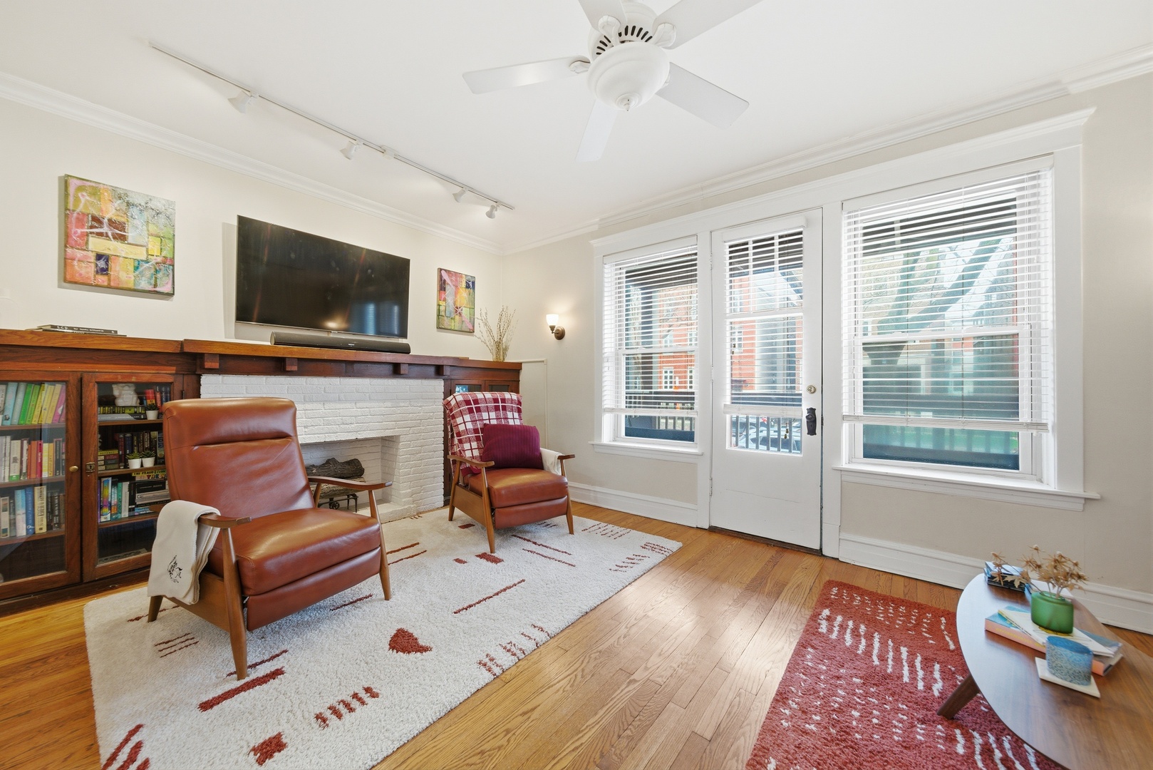 1539 W Addison Street