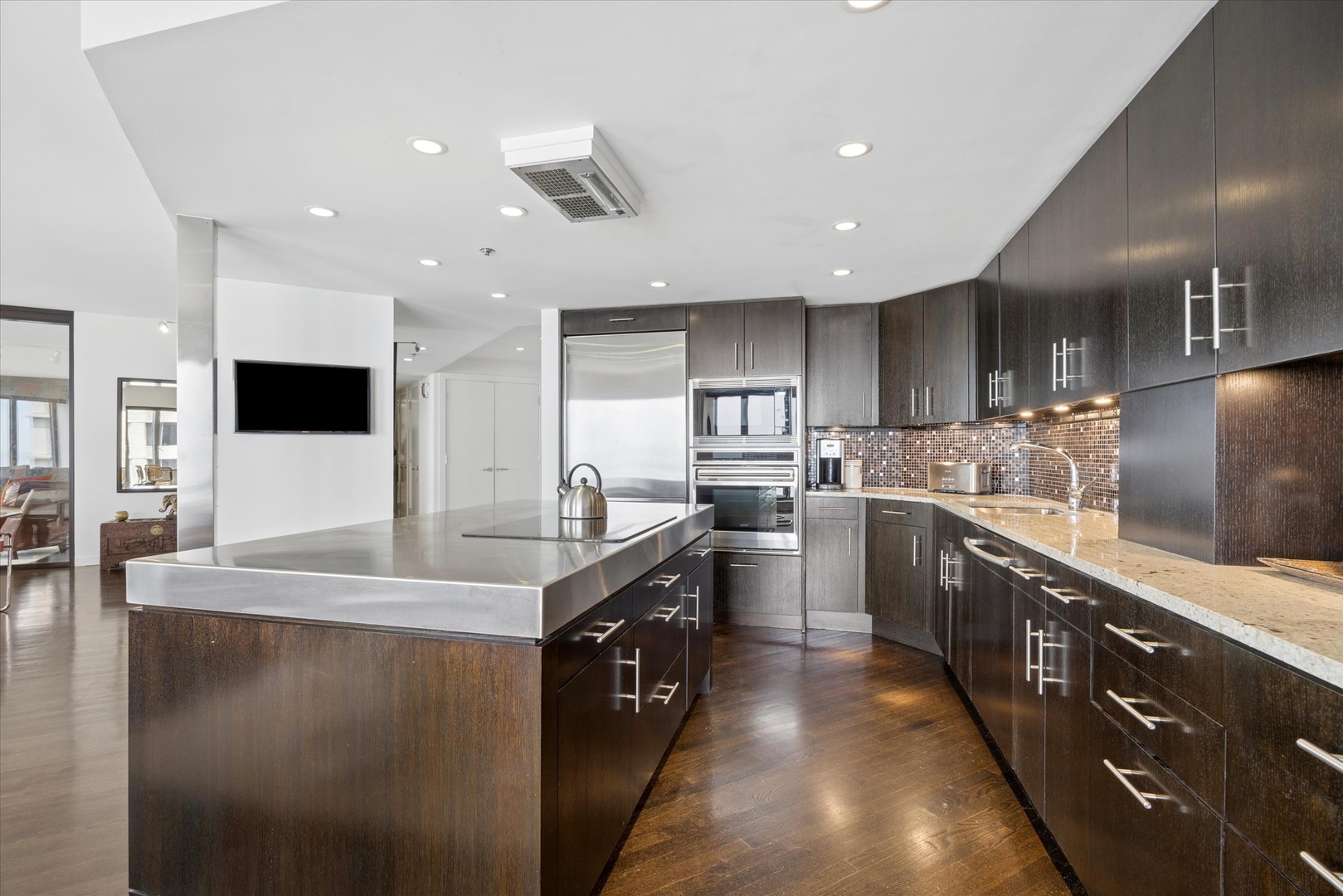 950 N Michigan Avenue 3802