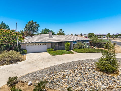 Tiny photo for 12450 Algonquin Road, Apply Valley, CA 92308 (MLS # 12771276)
